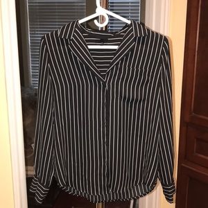 BLACK&WHITE BUTTON DOWN
